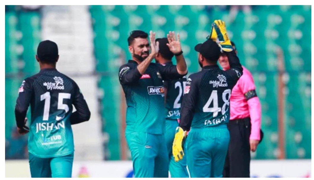 খুলনা টাইগার্সকে হারিয়ে প্লে অফ নিশ্চিত করল চট্টগ্রাম চ্যালেঞ্জার্স