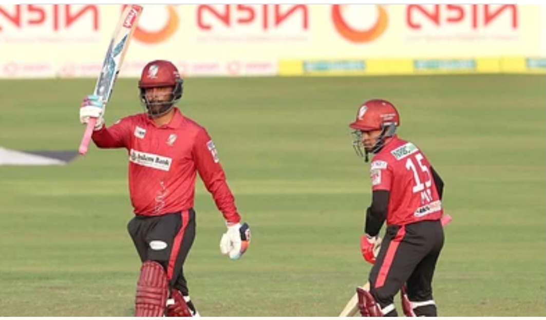 কুমিল্লা ভিক্টোরিয়ান্সকে হারিয়ে প্লে–অফ নিশ্চিত করল তামিম ইকবালের দল ফরচুন বরিশাল, মাঠে নামার আগেই বিদায় খুলনা টাইগার্সের