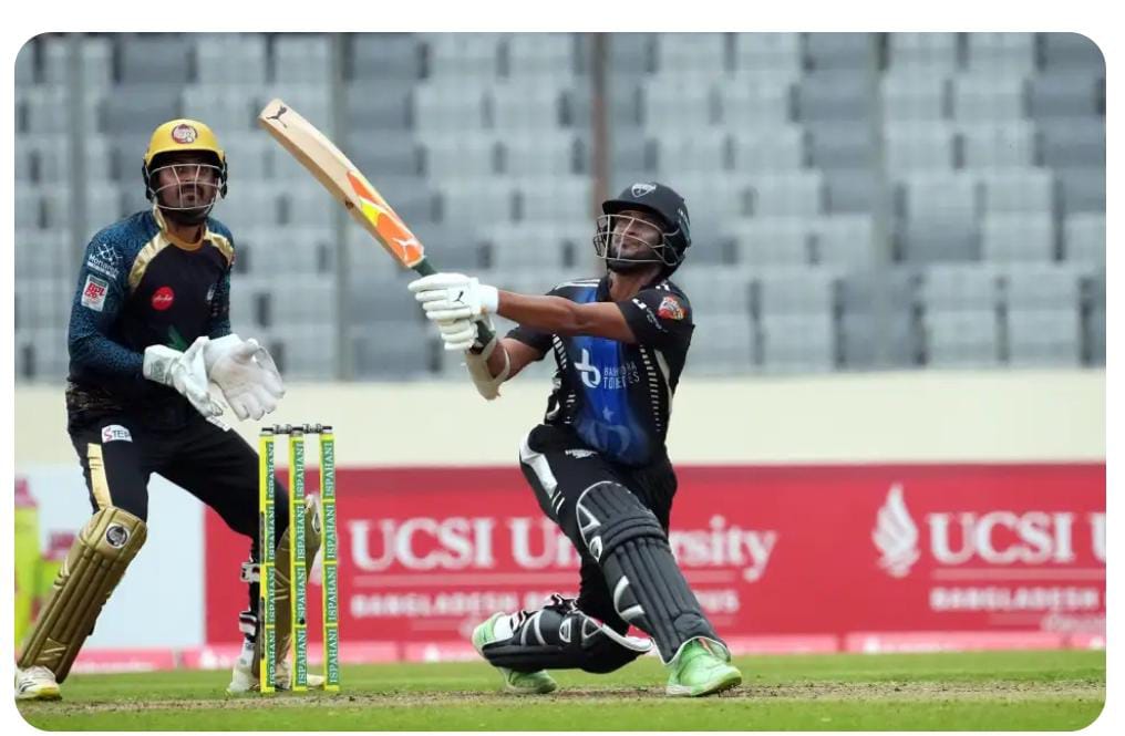 দুর্দান্ত ঢাকাকে হারিয়ে টানা চার জয়ে শীর্ষে রংপুর রাইডার্স